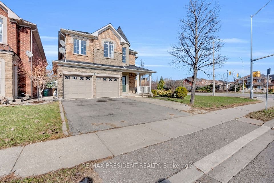 1 Crown Victoria Drive, Brampton, ON L7A 3A2 – photo 3
