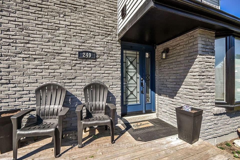 249 Leavens Court, Caledon, ON L7E 2A8 – photo 3