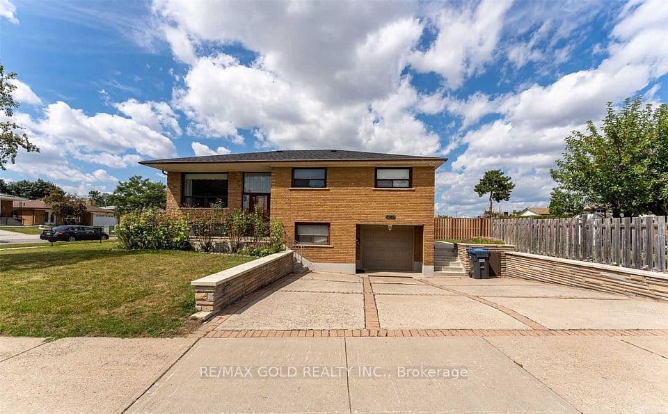 7305 Redstone Road, Mississauga, ON L4T 2B1 – main photo