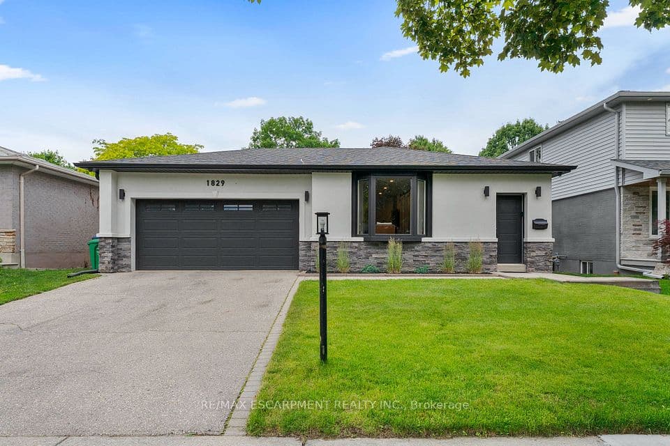 1829 Barsuda Drive, Mississauga, ON L5J 1V3 – main photo
