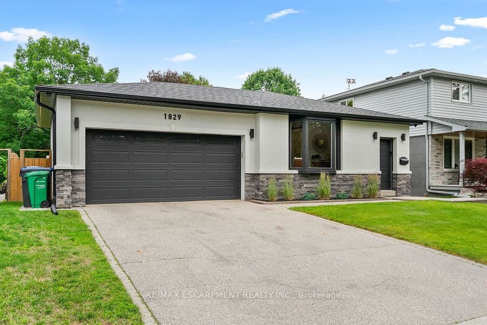 1829 Barsuda Drive, Mississauga, ON L5J 1V3 – photo 2