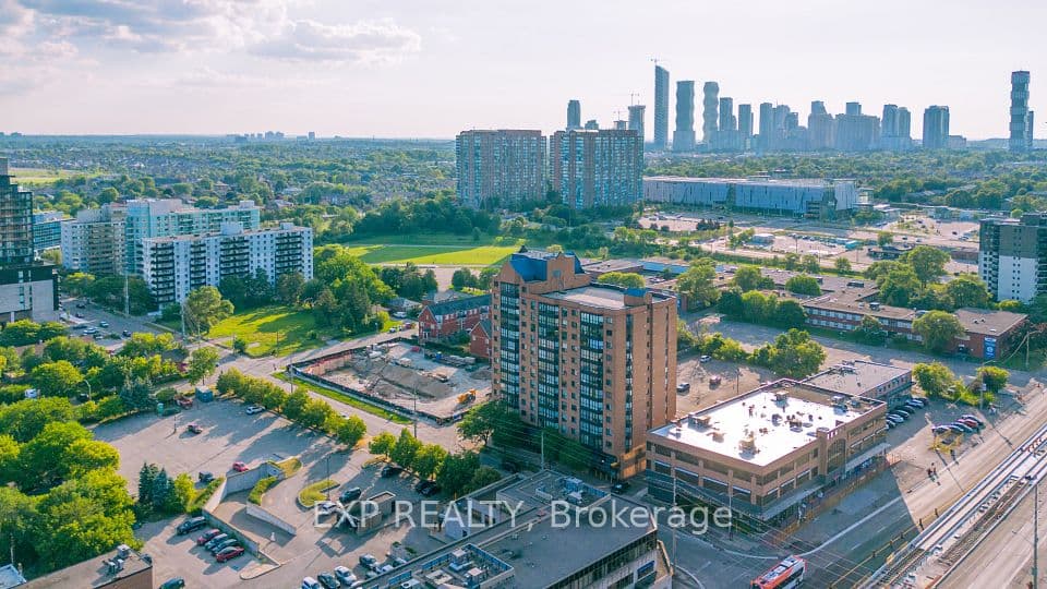 25 Agnes Street 202, Mississauga, ON L5B 3X7 – photo 2