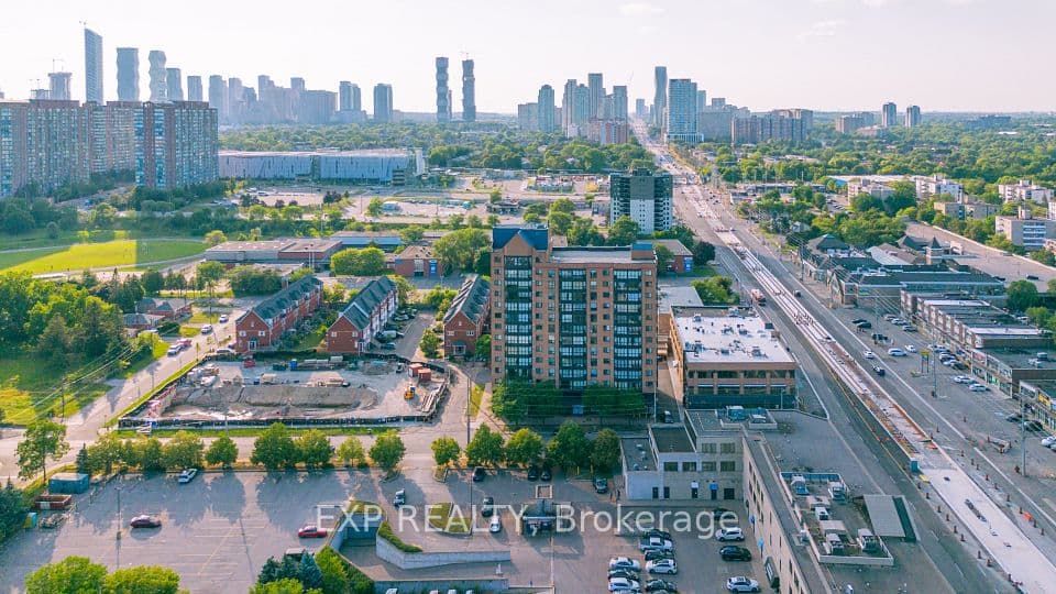 25 Agnes Street 202, Mississauga, ON L5B 3X7 – main photo