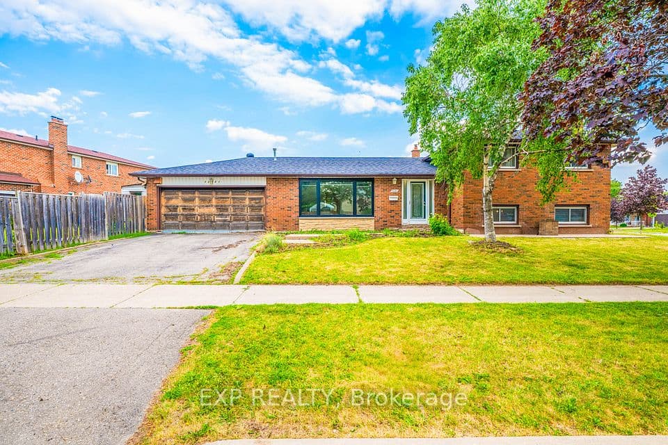7201 Sigsbee Drive, Mississauga, ON L4T 3L6 – main photo