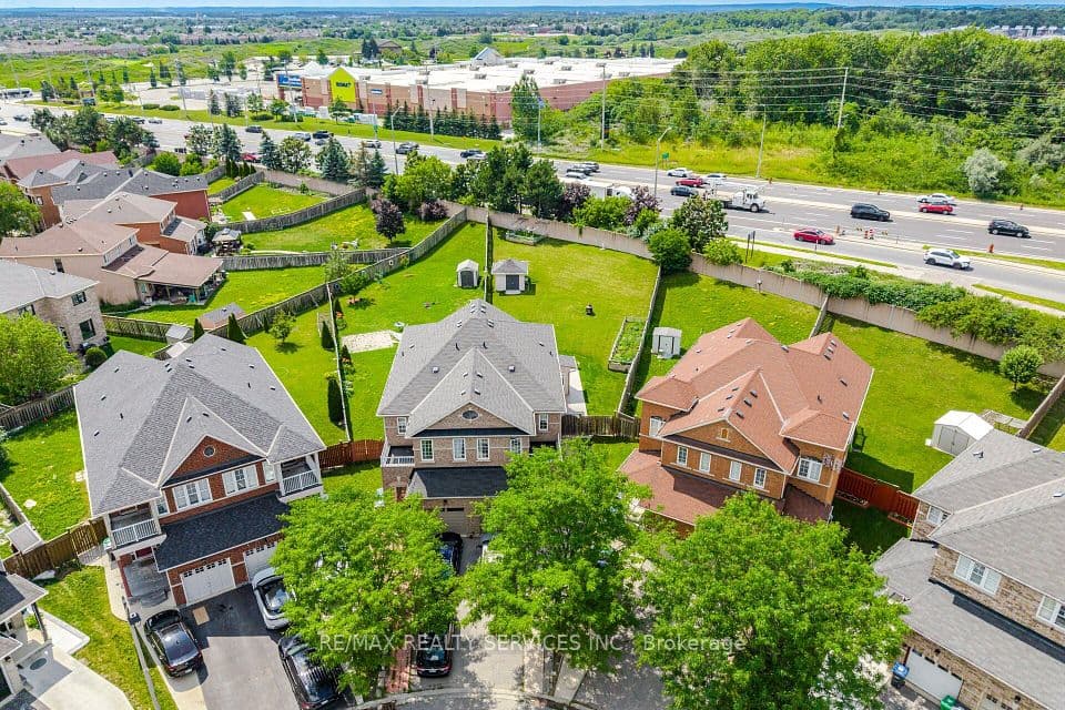 32 Deepcoral Court, Brampton, ON L6V 4P7 – photo 3