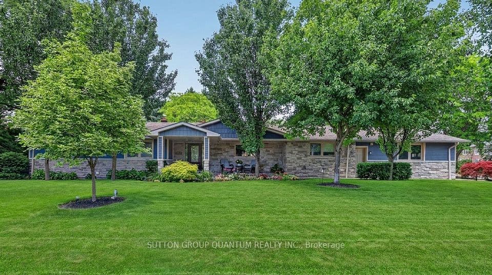 2233 Oneida Crescent, Mississauga, ON L5C 1V7 – main photo