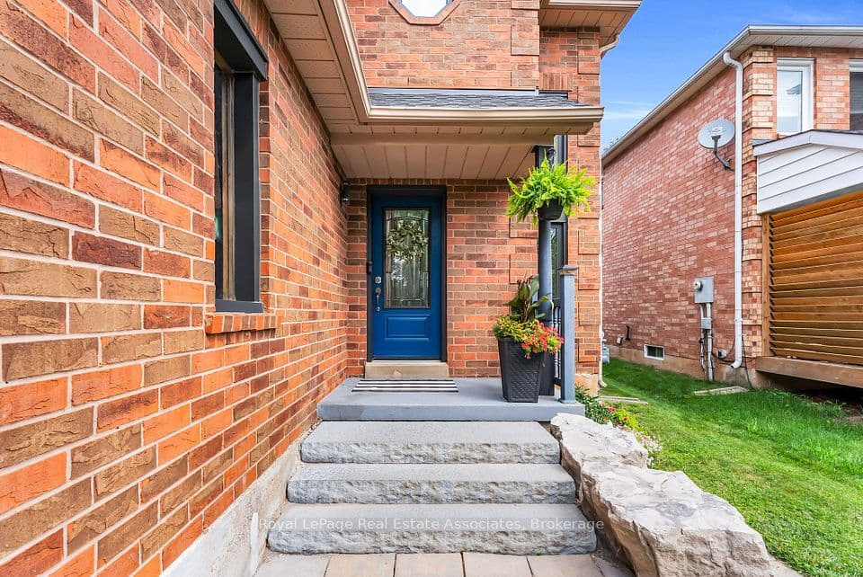 22 Mccullough Crescent, Halton Hills, ON L7G 5N5 – photo 3