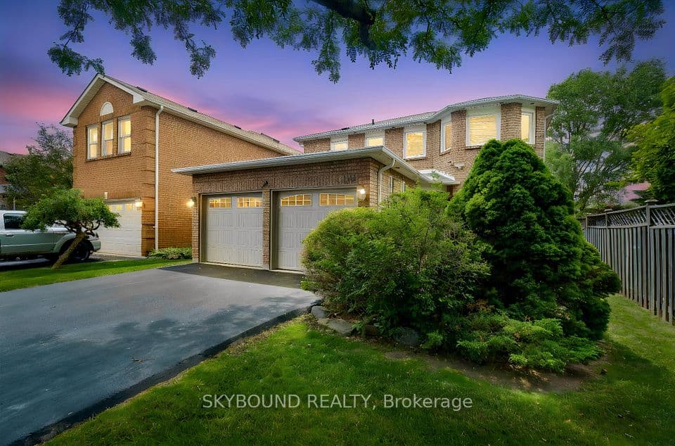 6304 Culmore Crescent, Mississauga, ON L5V 1J1 – photo 2