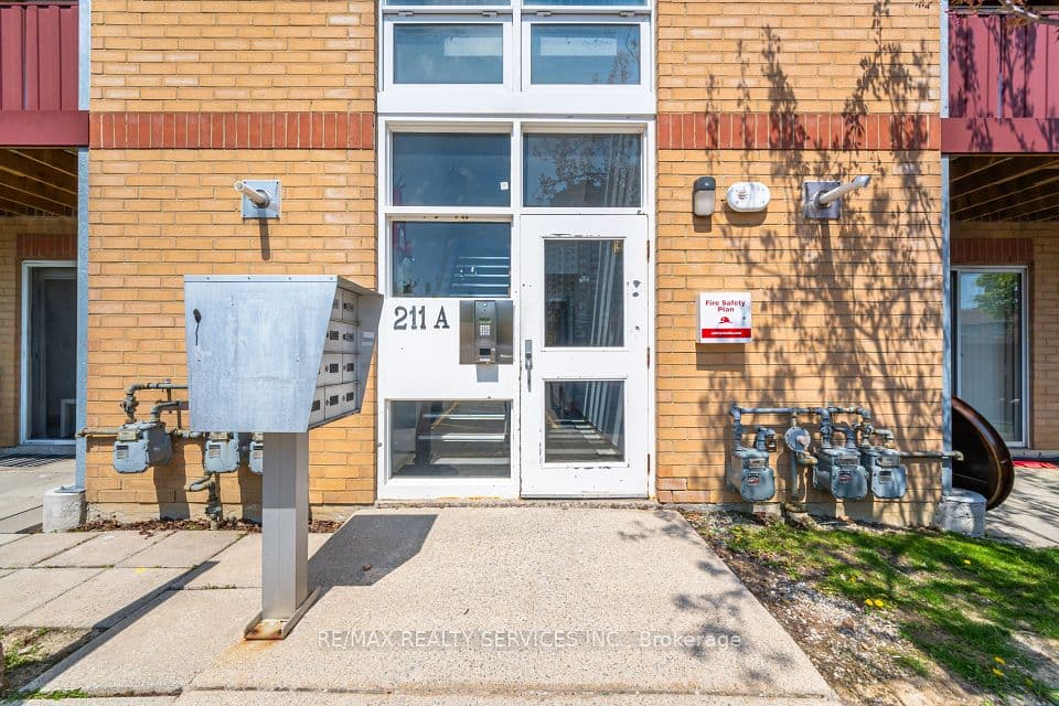 211 FORUM Drive 110A, Mississauga, ON L4Z 4C1 – photo 2