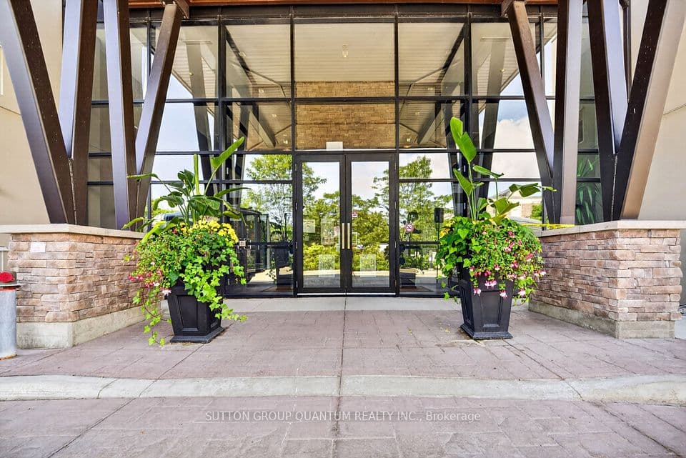 128 Garden Drive 214, Oakville, ON L6K 0H7 – main photo