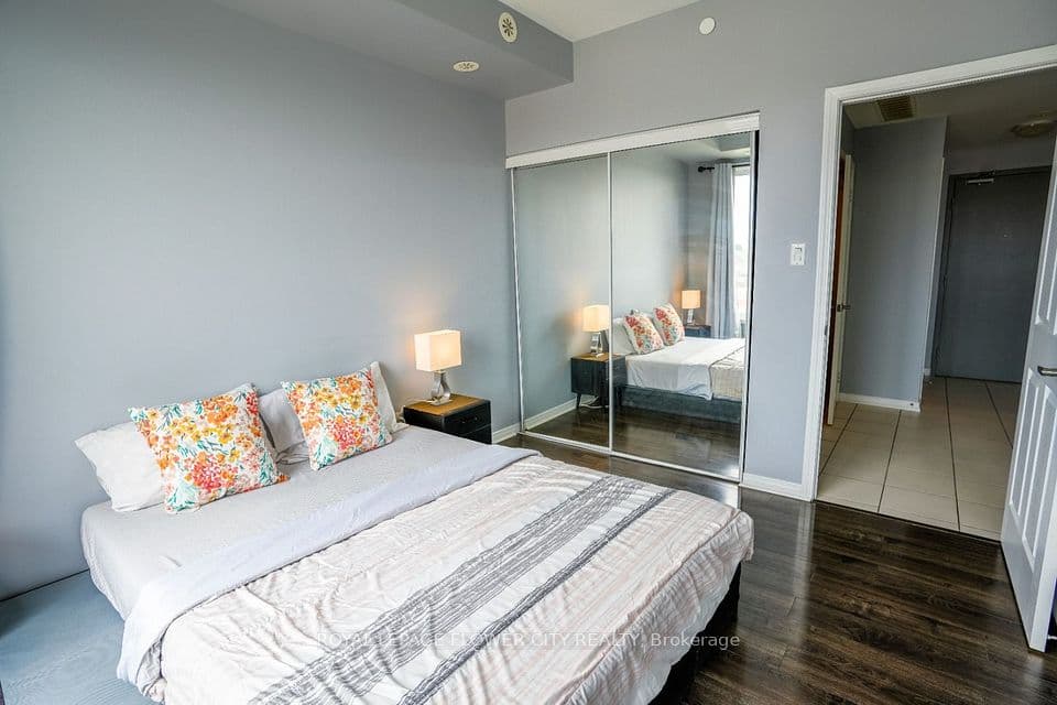 54 Sky Harbour Drive 306, Brampton, ON L6Y 6B9 – main photo