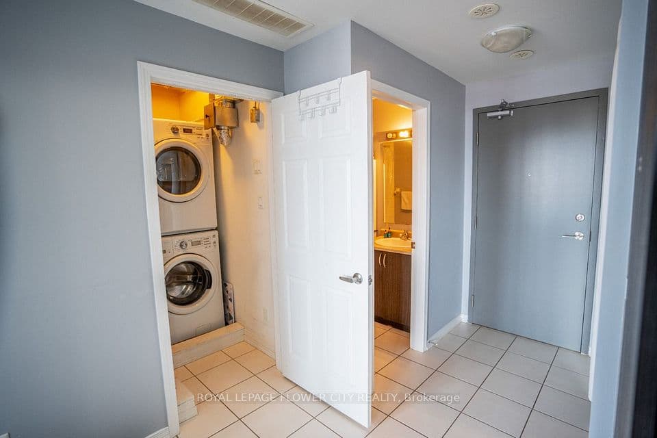 54 Sky Harbour Drive 306, Brampton, ON L6Y 6B9 – photo 2