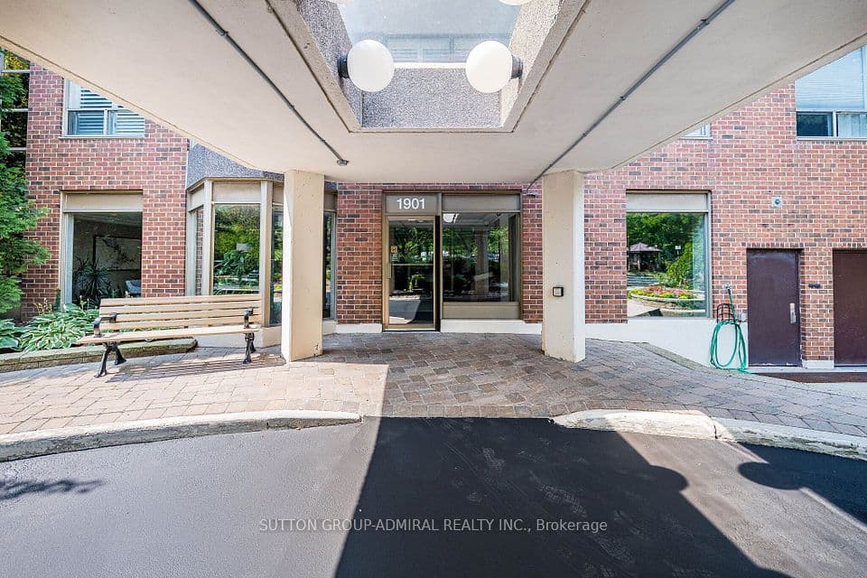 1901 Pilgrims Way 604, Oakville, ON L6M 2W9 – photo 2