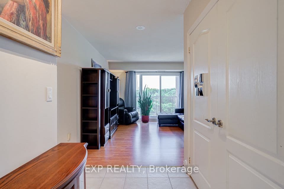 2088 Lawrence Avenue W 707, Toronto, ON M9N 3Z9 – photo 2
