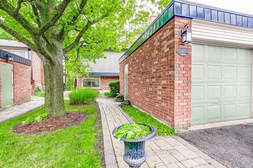 1580 Kerns Road 1, Burlington, ON L7P 3A7 – photo 2