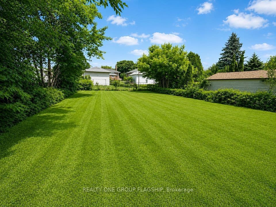 102 Edgecroft Road, Toronto, ON M8Z 2C3 – photo 2