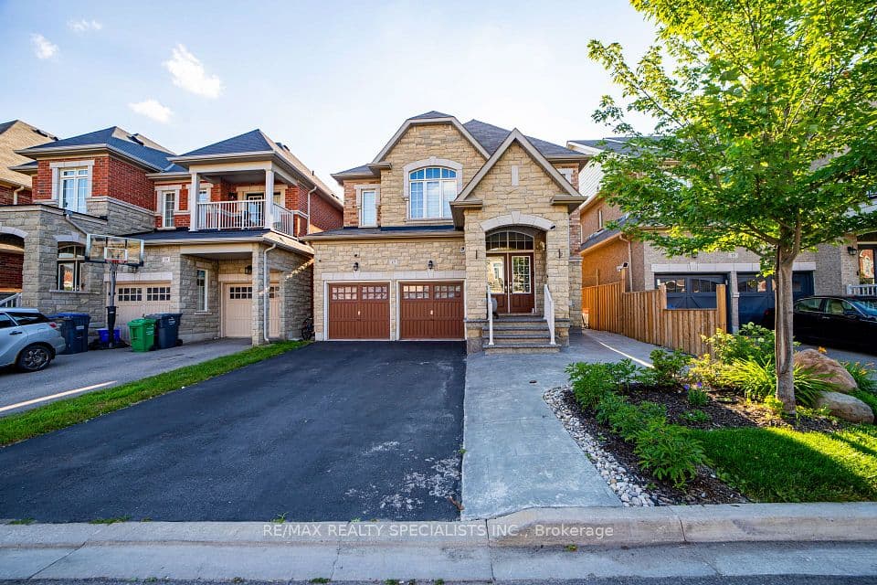 17 Tysonville Circle, Brampton, ON L7A 4A6 – main photo