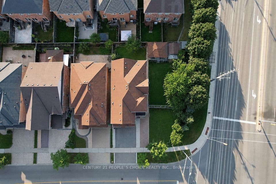 751 White Clover Way, Mississauga, ON L5V 0C2 – photo 3