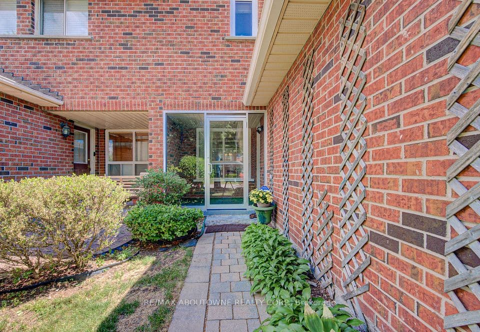 1140 Avondale Drive, Oakville, ON L6H 5L3 – photo 3