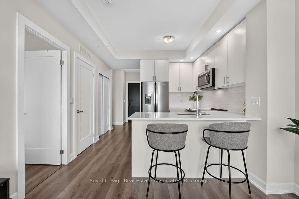 3200 William Coltson Avenue 622, Oakville, ON L6H 7B9 – photo 2