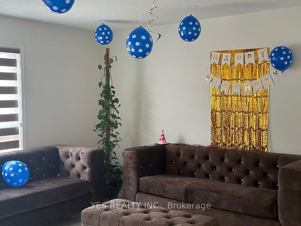 52 Hollingsworth Circle, Brampton, ON L7A 0J7 – photo 2