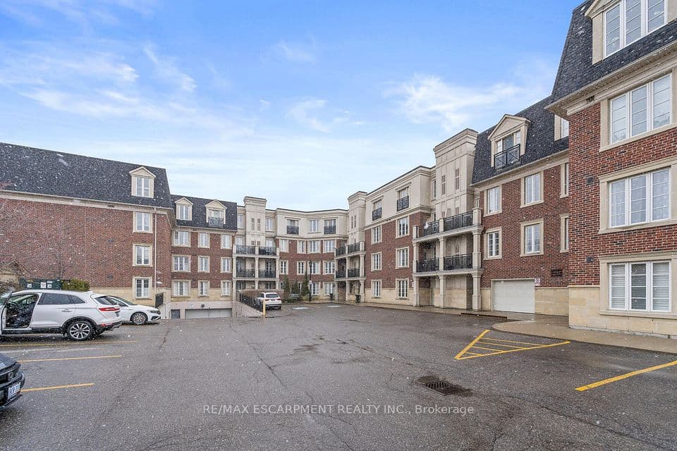 3351 Cawthra Road 116, Mississauga, ON L5A 4N5 – main photo