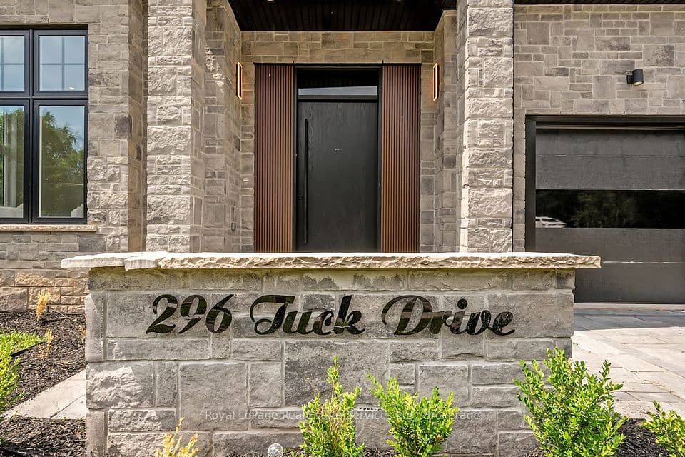 296 Tuck Drive, Burlington, ON L7L 2R1 – photo 2