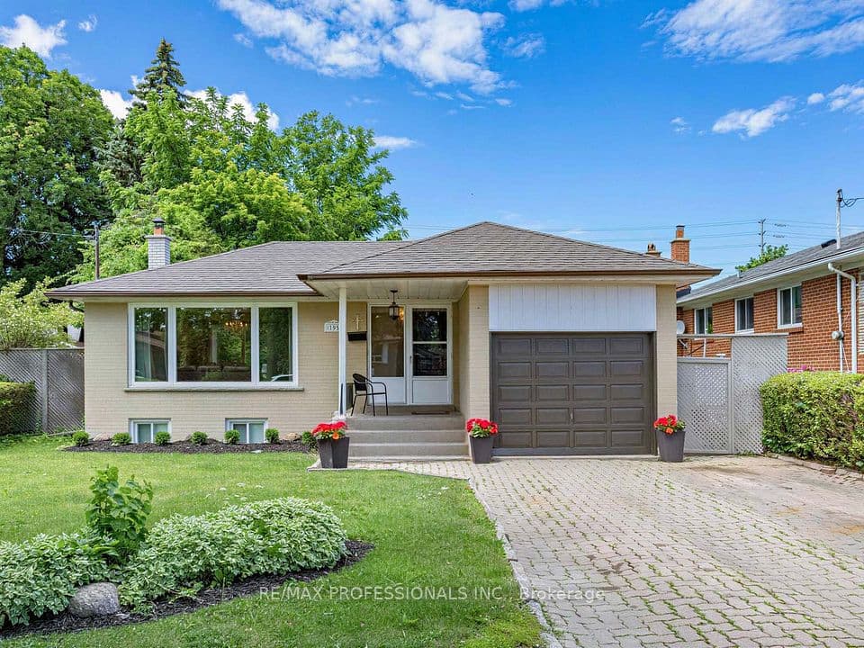 793 Netherton Crescent, Mississauga, ON L4Y 2M5 – photo 2