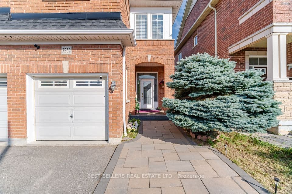 3252 Sunlight Street, Mississauga, ON L5M 7C3 – photo 2