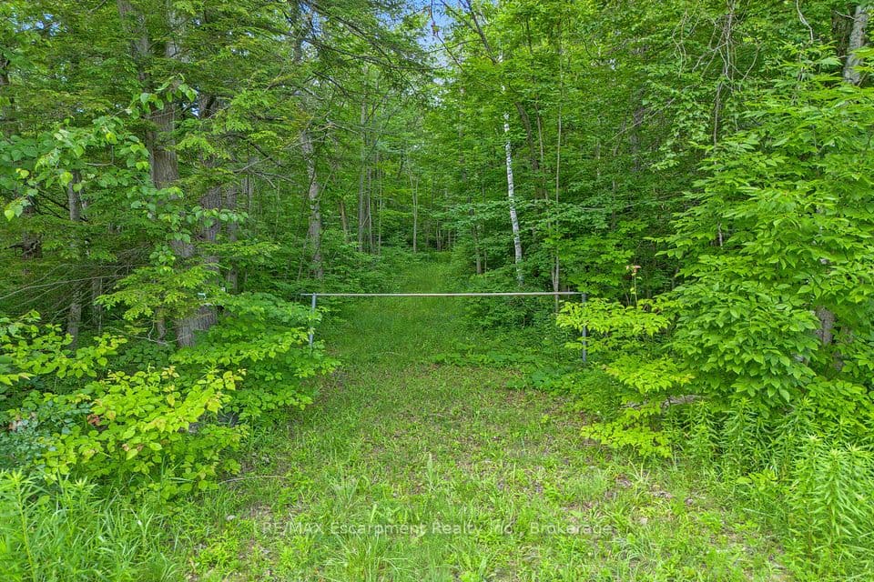 -- Fourth Line Nassagaweya N/A, Milton, ON N0B 2K0 – main photo