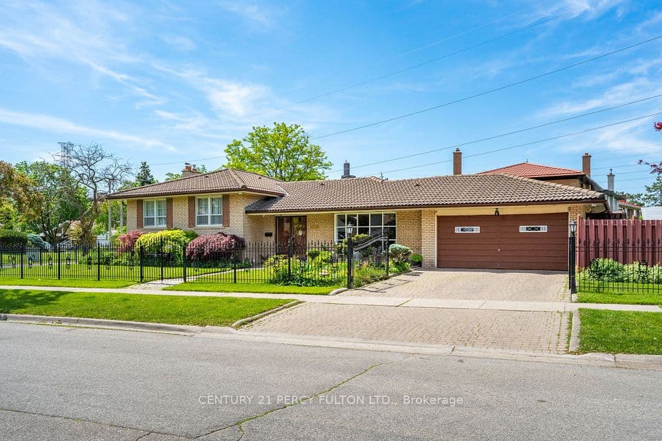 3500 Silverplains Drive, Mississauga, ON L4X 2P4 – main photo