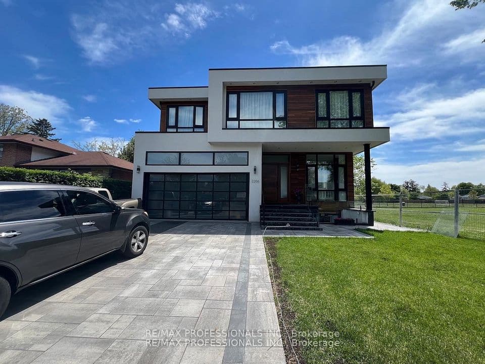 2206 UTLEY Road, Mississauga, ON L5J 1X1 – main photo