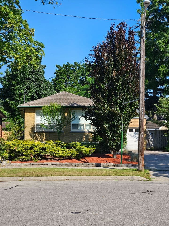 117 Westrose Avenue, Toronto, ON M8X 2A5 – main photo