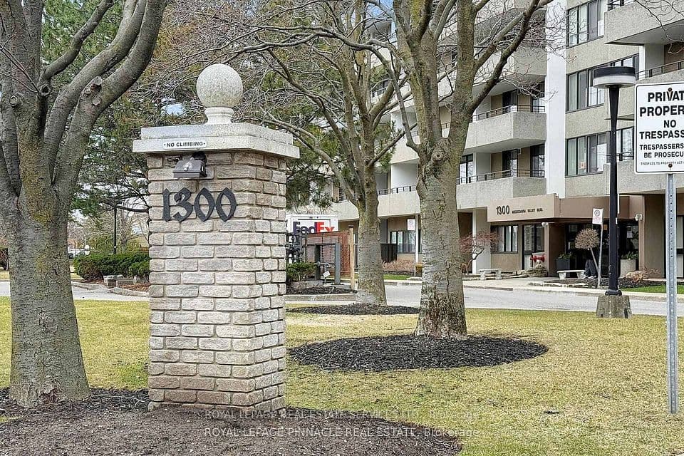 1300 Mississauga Valley Boulevard 902, Mississauga, ON L5A 3S9 – main photo