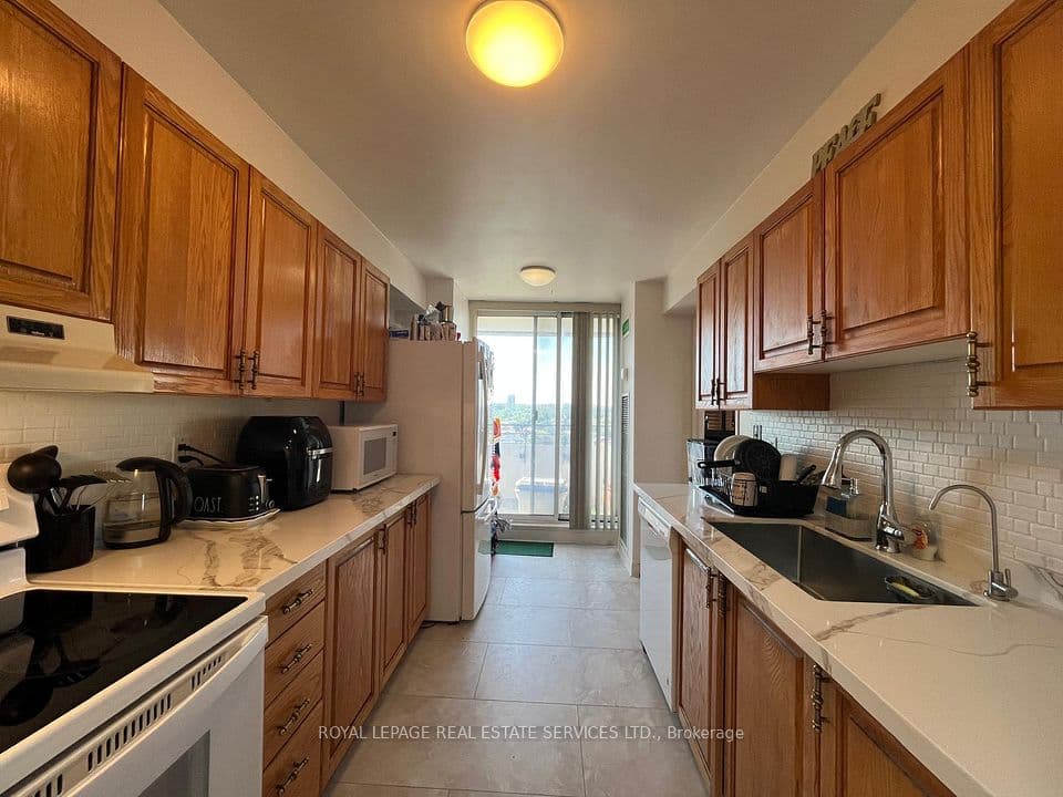 1300 Mississauga Valley Boulevard 902, Mississauga, ON L5A 3S9 – photo 2