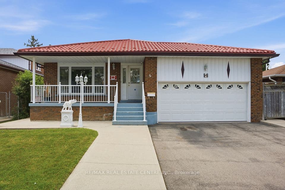 4 Manorcrest Street, Brampton, ON L6S 2W9 – main photo