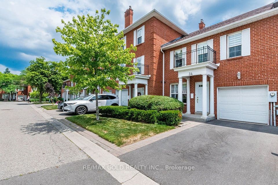 34 Stornwood Court 34, Brampton, ON L6W 4H8 – photo 2