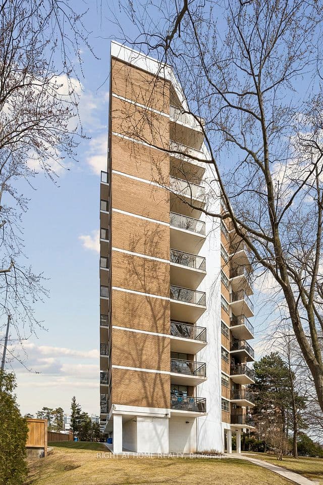212 Kerr Street 207, Oakville, ON L6K 3B1 – photo 2