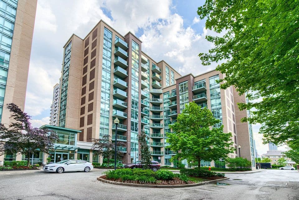 9 Michael Power Place 902, Toronto, ON M9A 0A5 – main photo
