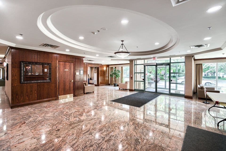 9 Michael Power Place 902, Toronto, ON M9A 0A5 – photo 2