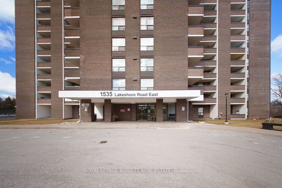 1535 Lakeshore Road E 201, Mississauga, ON L5E 3E2 – main photo