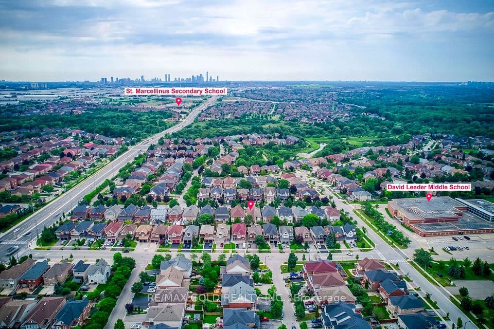 911 Golden Farmer Way, Mississauga, ON L5W 1A8 – photo 3