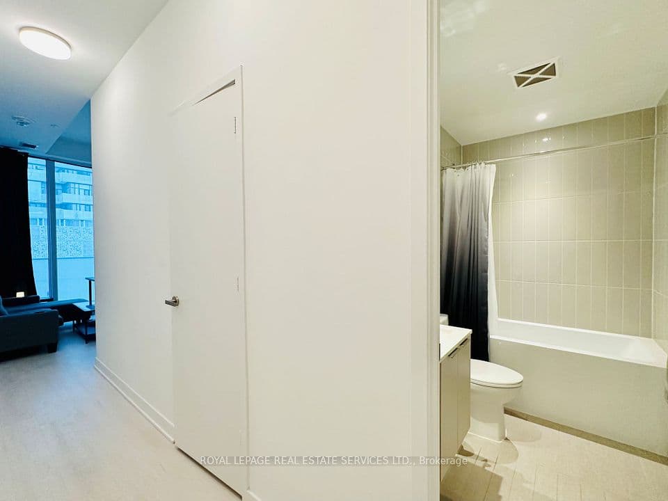 3900 Confederation Parkway 323, Mississauga, ON L5B 0M3 – photo 3