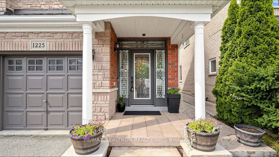 1225 Houston Drive, Milton, ON L9T 6G4 – photo 2