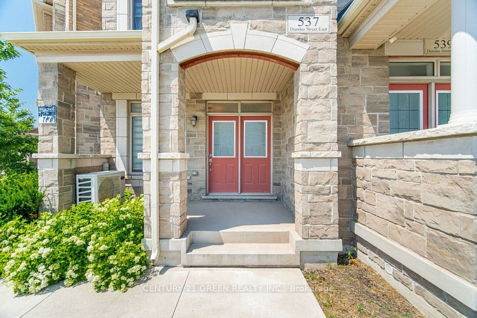 537 Dundas Street E, Oakville, ON L6H 3P6 – main photo