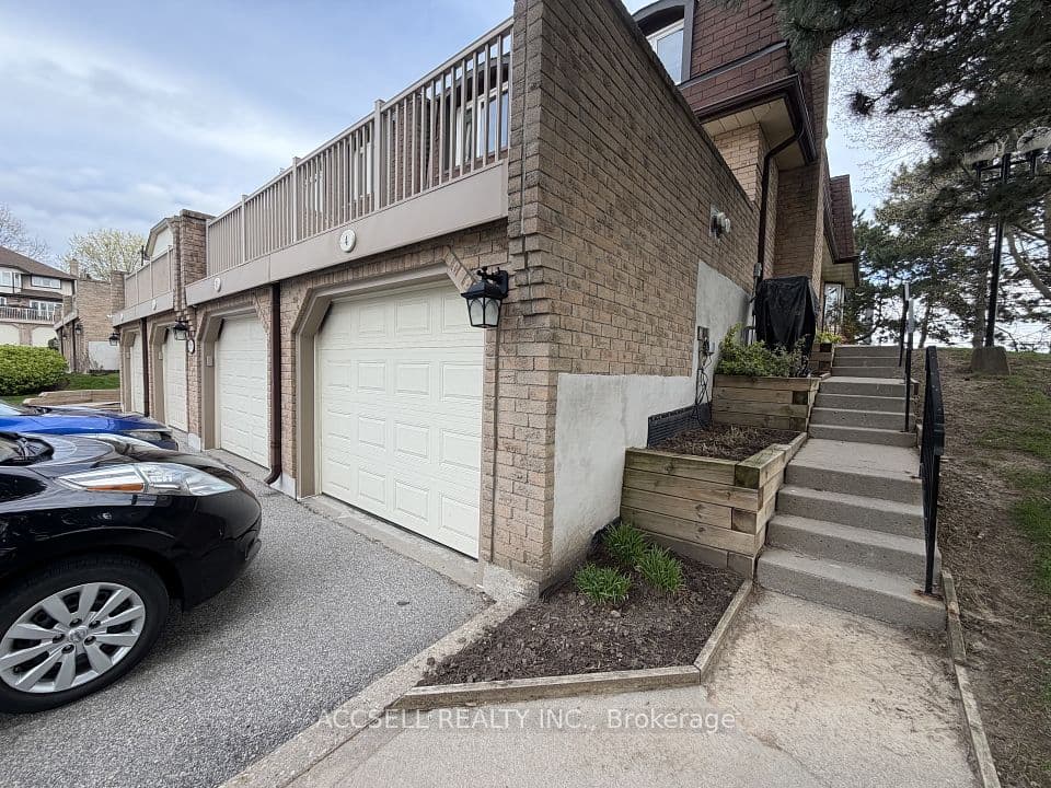 1510 Upper Middle Road 4, Burlington, ON L7P 4M5 – main photo
