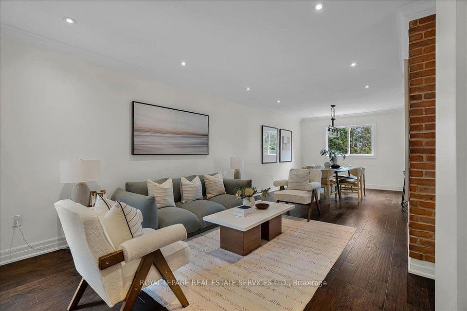 3896 Densbury Drive, Mississauga, ON L5N 6Y9 – photo 2