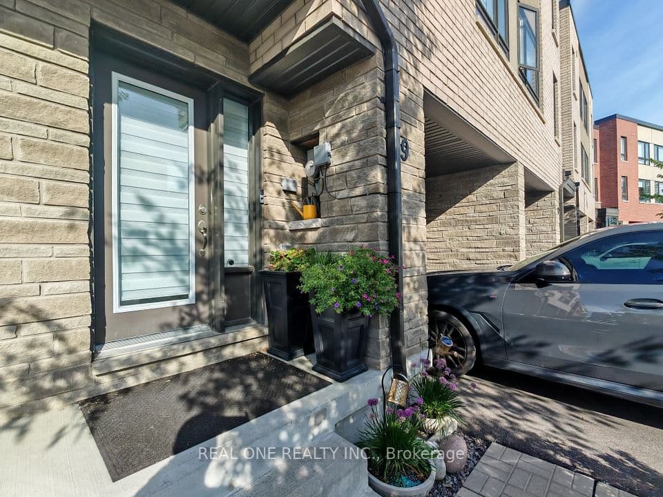 19 Woodstream Drive, Toronto, ON M9W 0G1 – main photo