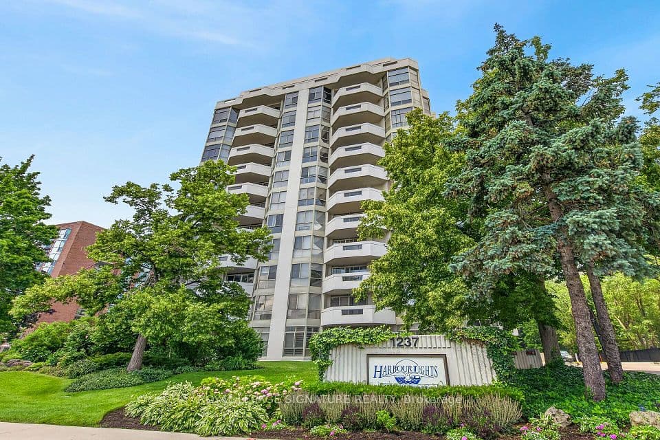 1237 North Shore Boulevard E 405, Burlington, ON L7S 2H8 – main photo