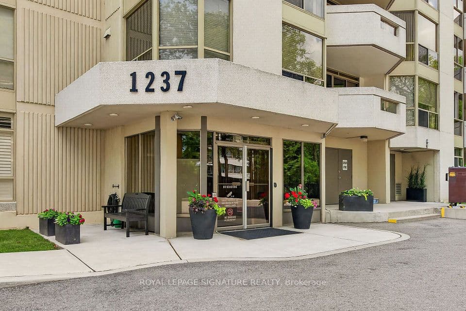 1237 North Shore Boulevard E 405, Burlington, ON L7S 2H8 – photo 2